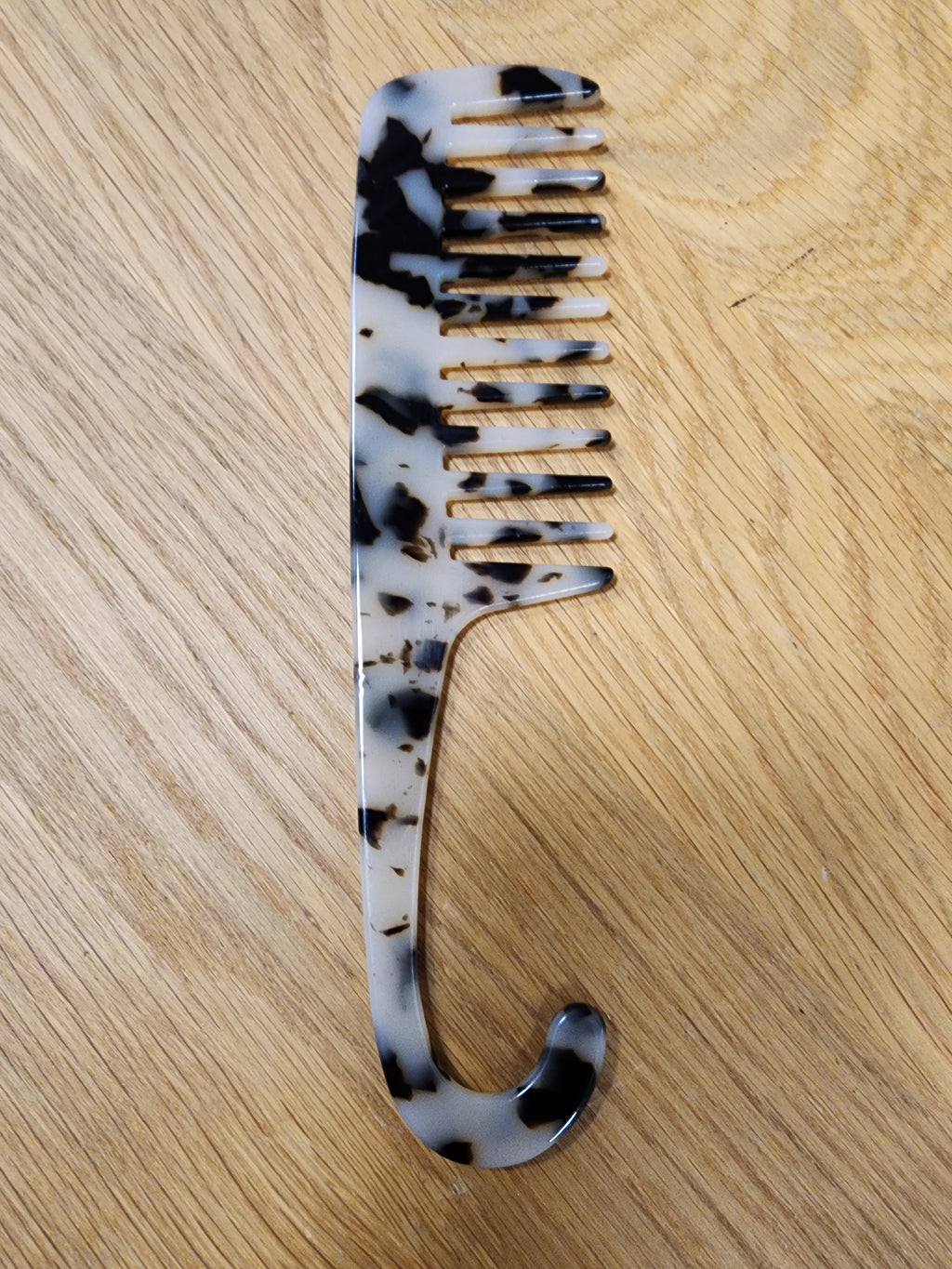 Large Tail Comb