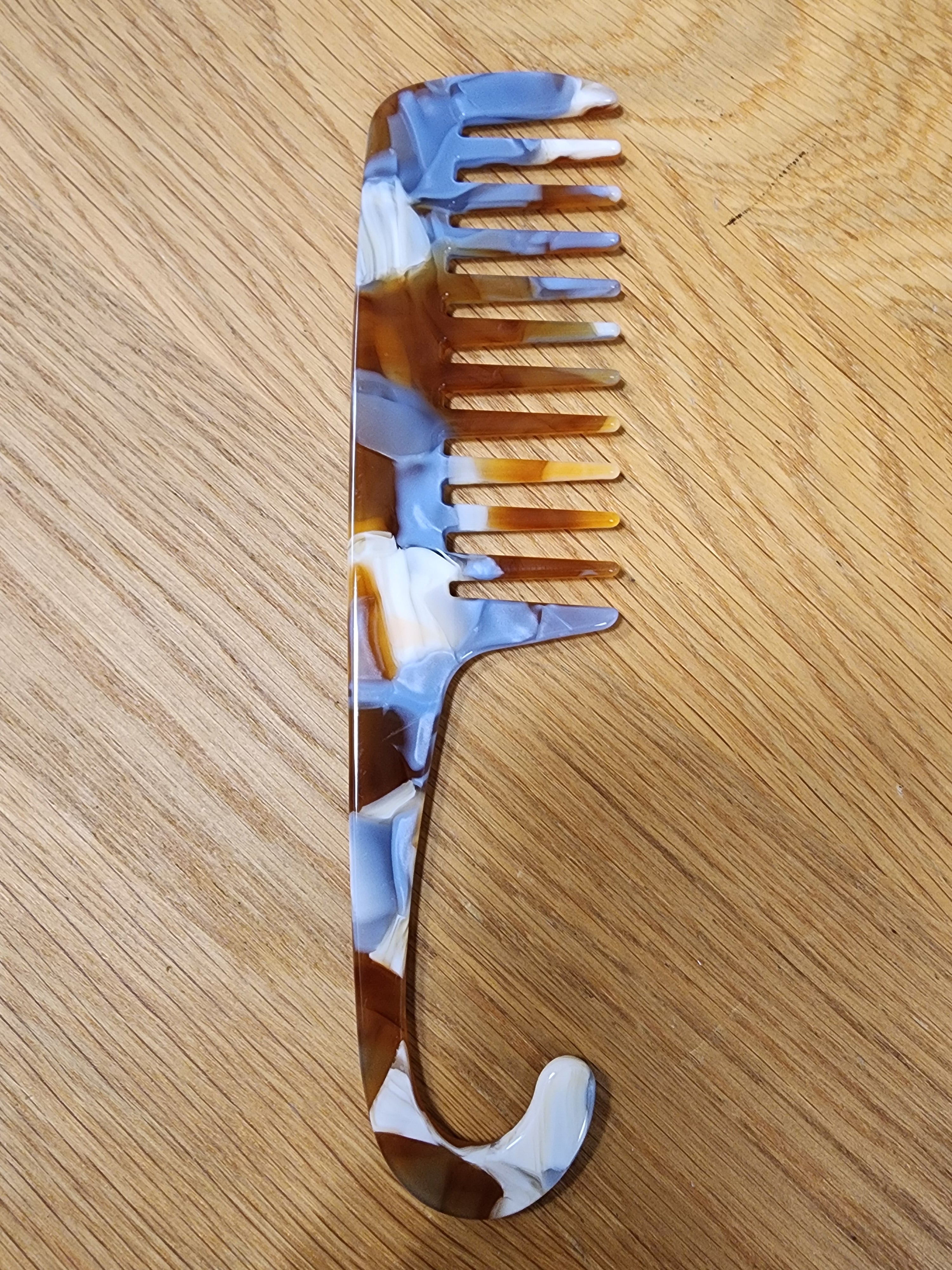 Large Tail Comb